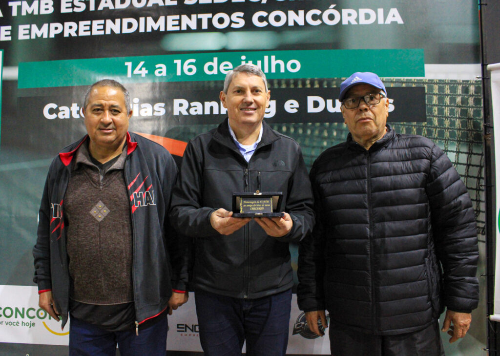 Crecerto recebe homenagem durante TMB Estadual de Tênis de Mesa