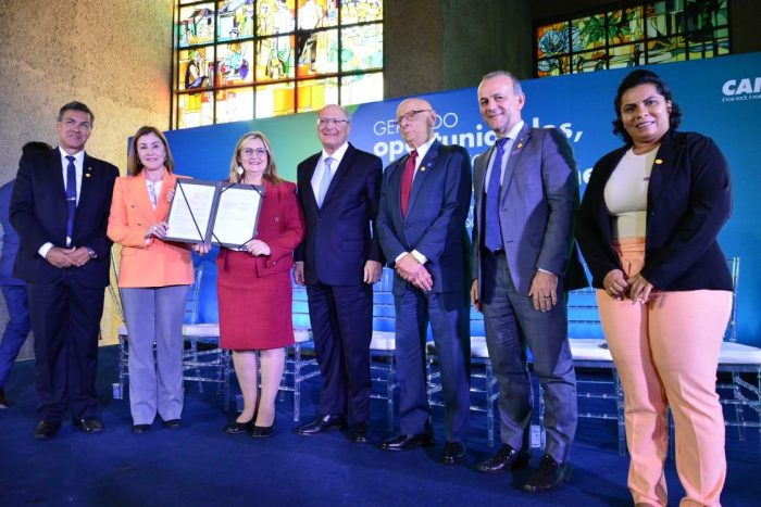 CAIXA anuncia liberação de R$ 300 milhões para microcrédito - Presidência da Crecerto marcou presença na solenidade em Brasília