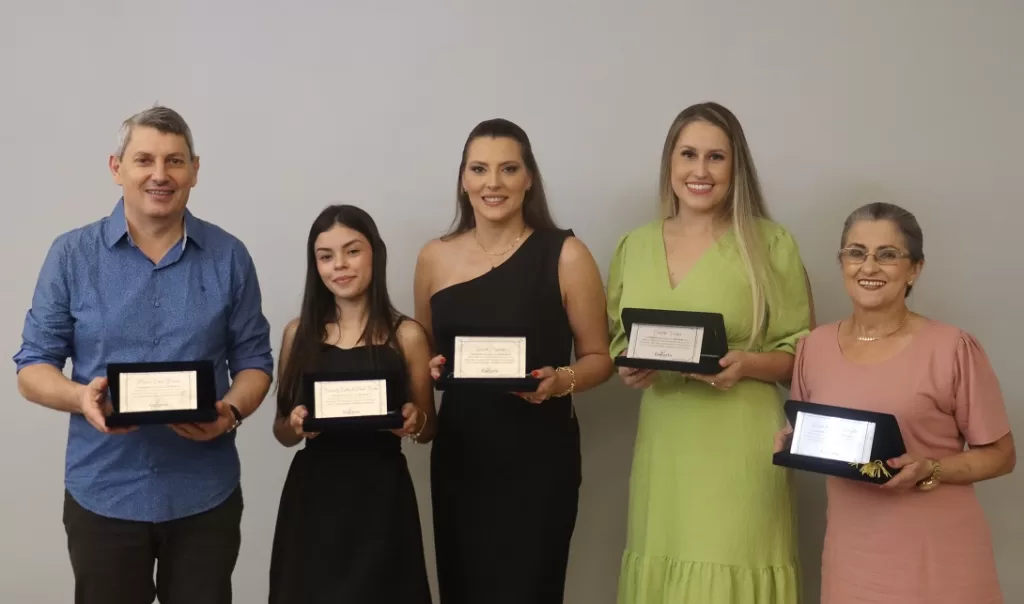 Crecerto celebra colaboradores com prêmios por tempo de empresa – Reconhecimento por três, cinco e dez anos de dedicação