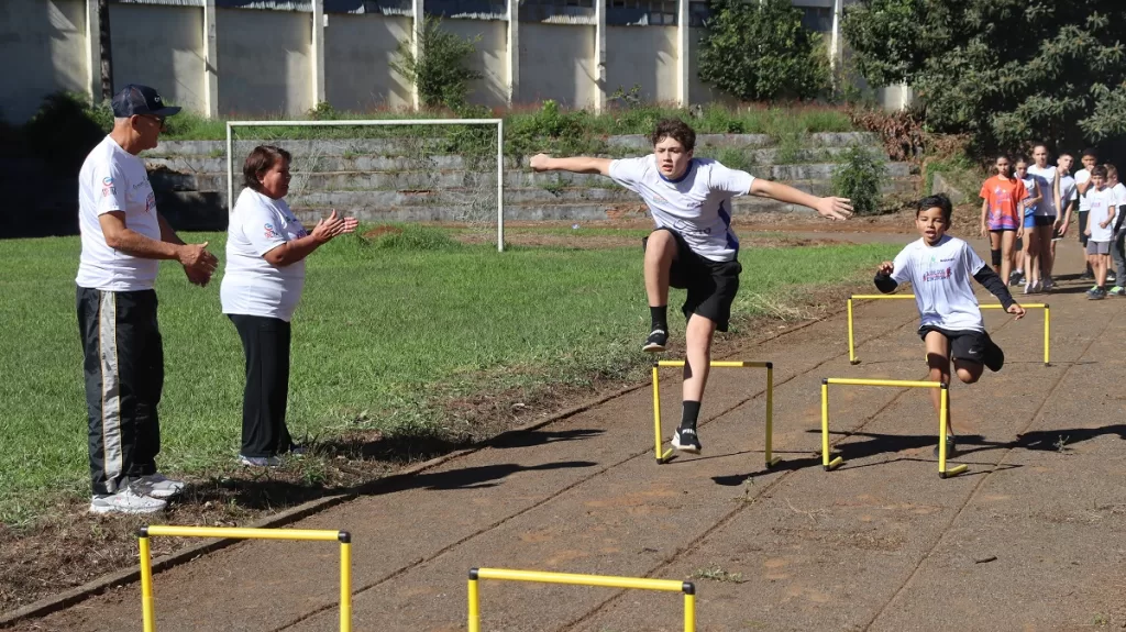 Clube dos Corredores Merece Crédito - parceria com a Escolinha do Professor Epitácio
