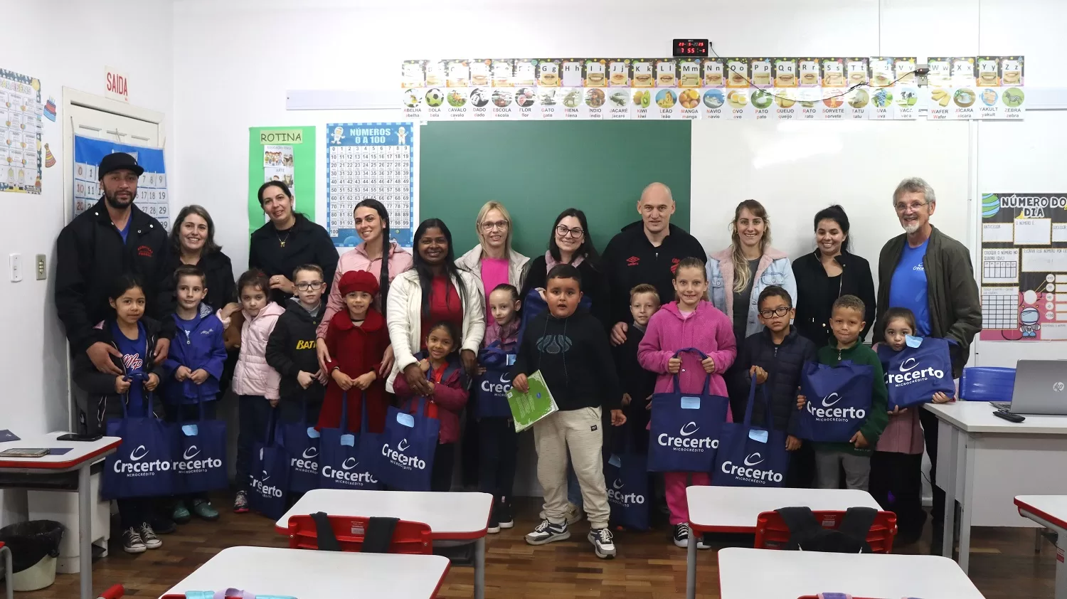 Crecerto incentiva leitura com entrega de kits de livros infantis em escola de Concórdia