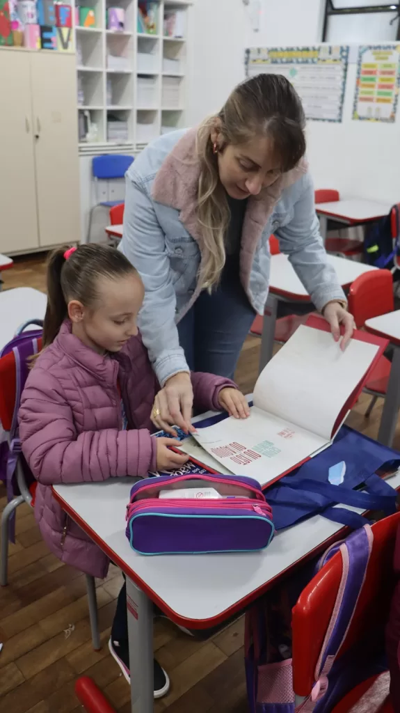 Crecerto incentiva leitura com entrega de kits de livros infantis em escola de Concórdia