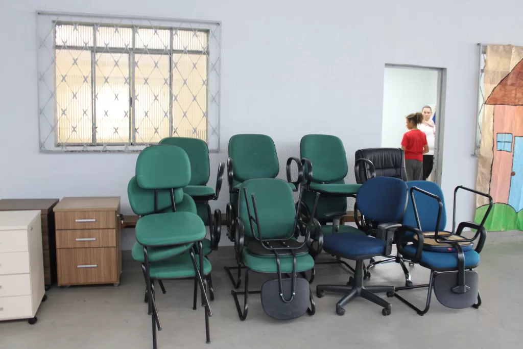 Crecerto doa mobiliário para entidade assistencial de Concórdia