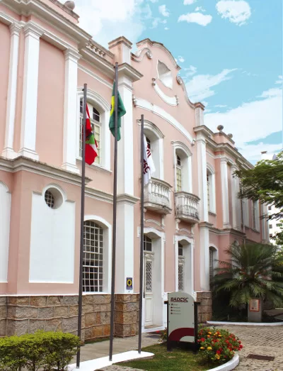 Presidente da Crecerto visita instituições parceiras em Florianópolis