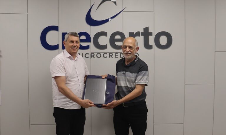 Doação de Notebook à rádio Comunidade
