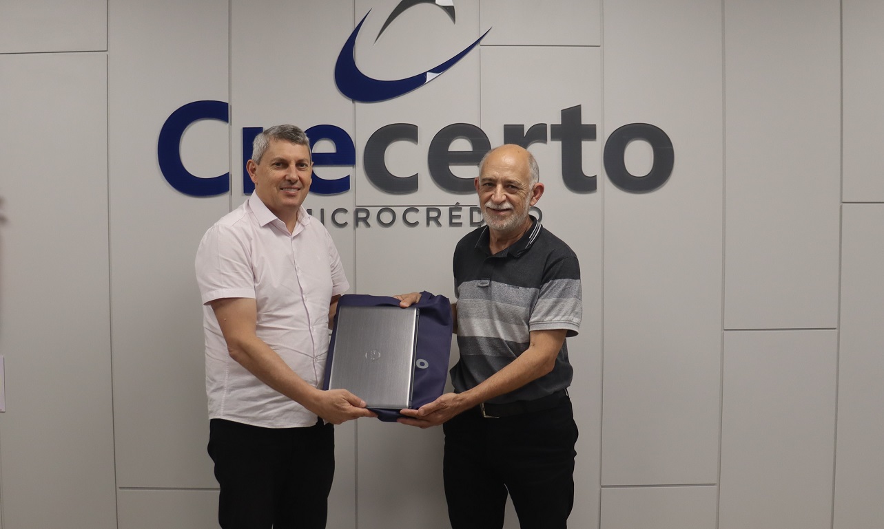 Doação de Notebook à rádio Comunidade