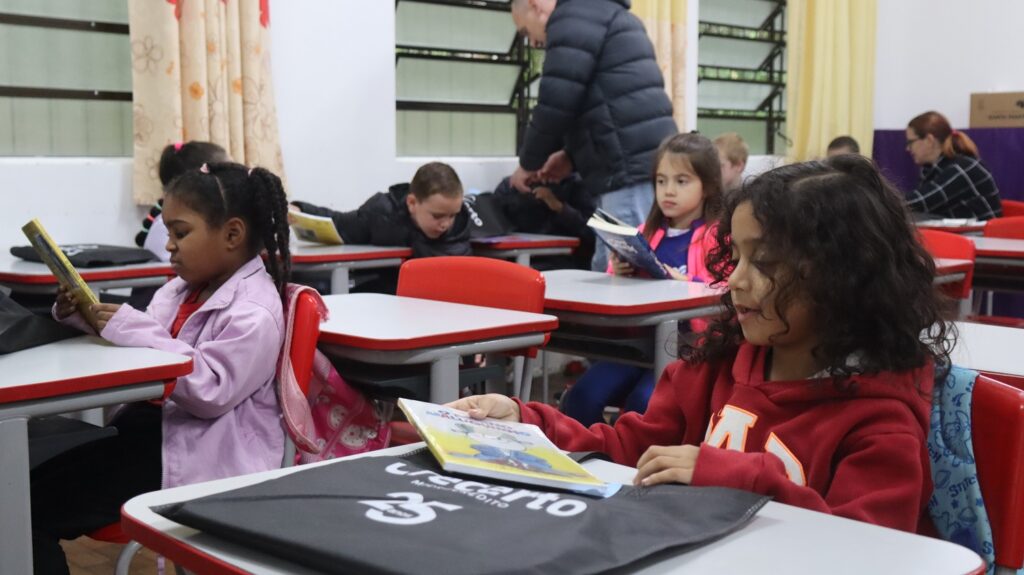 Nove anos semeando leitores: projeto já levou mais de 1,5 mil livros a crianças de Concórdia