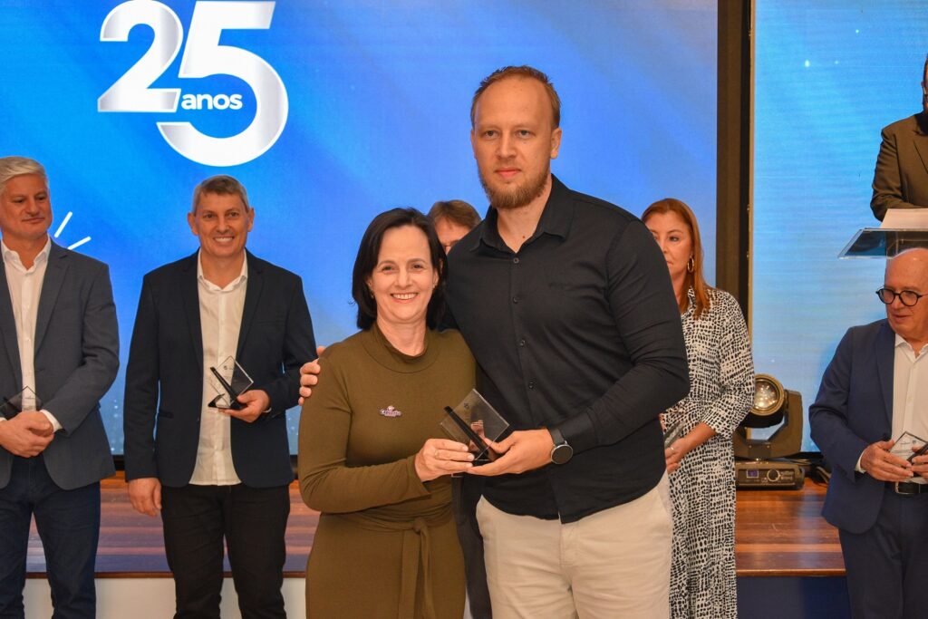 Celebração marca 25 anos da Crecerto com emoção, música e reconhecimento