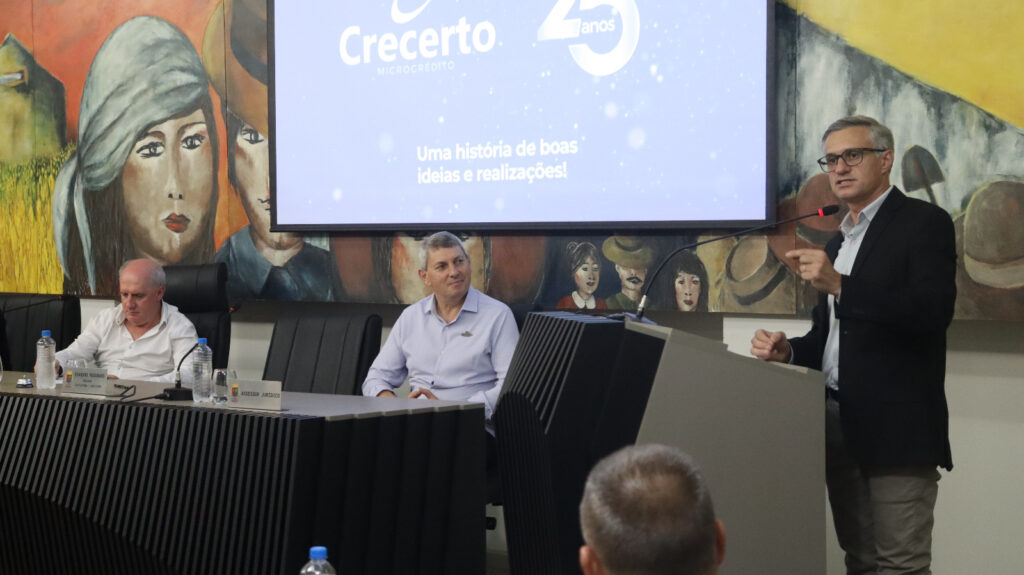 Câmara de Concórdia homenageia Crecerto pelos 25 anos de atuação