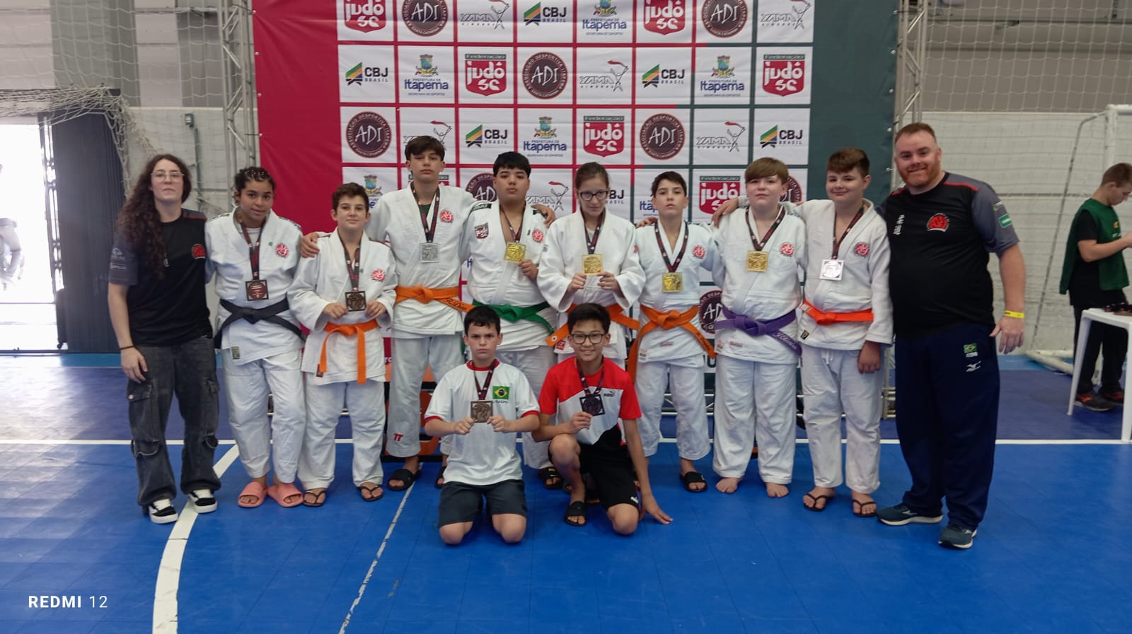 Judô de Videira brilha em Itapema e soma 40 medalhas em competição estadual