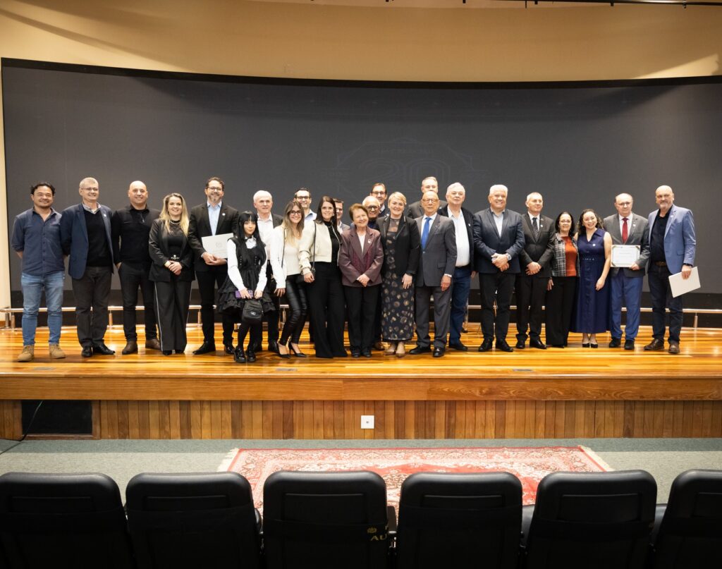 Sessão solene na Alesc homenageou os 20 anos da AMCRED-SUL