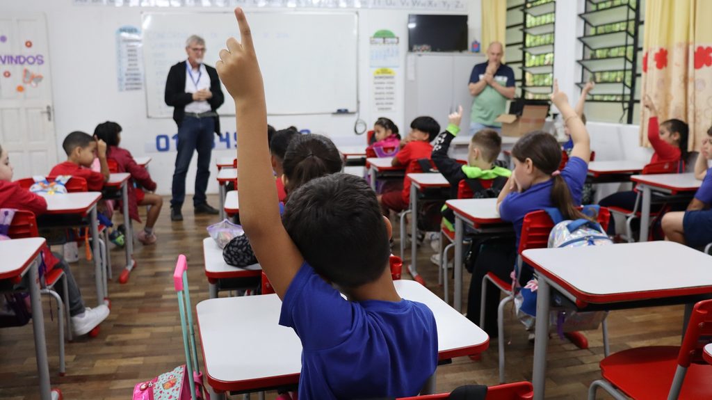 Projeto Leitura de Histórias em Casa incentiva o hábito da leitura entre crianças