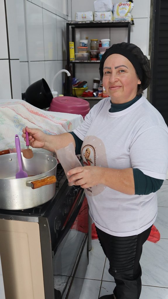 Da cozinha de casa a uma confeitaria com clientes em toda a região