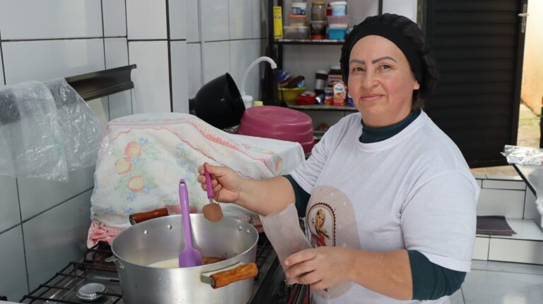 Da cozinha de casa a uma confeitaria com clientes em toda a região